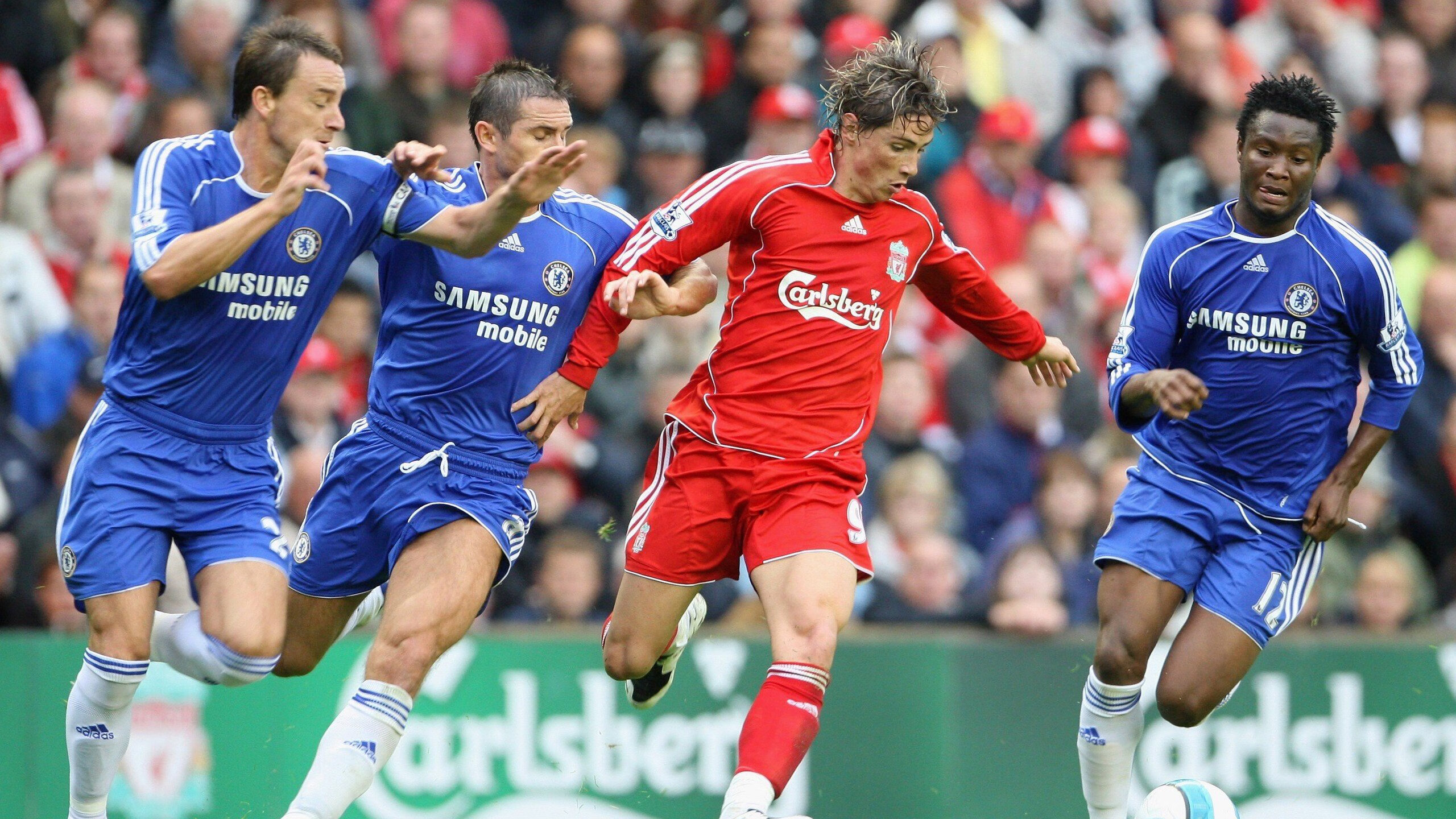 阿森纳在英超中击败曼城，争夺冠军，英超联赛阿森纳