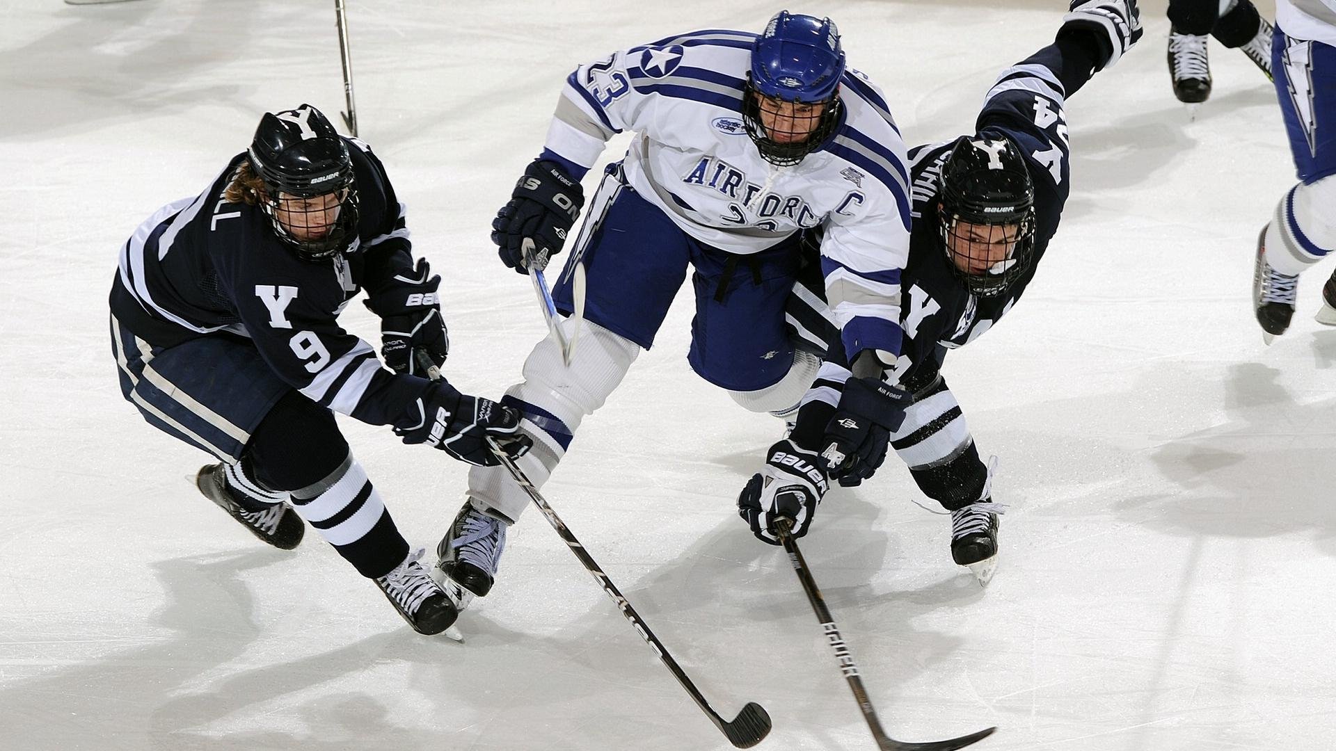 “2025世界运动会：高新体育中心健力赛，选手挑战重量极限”