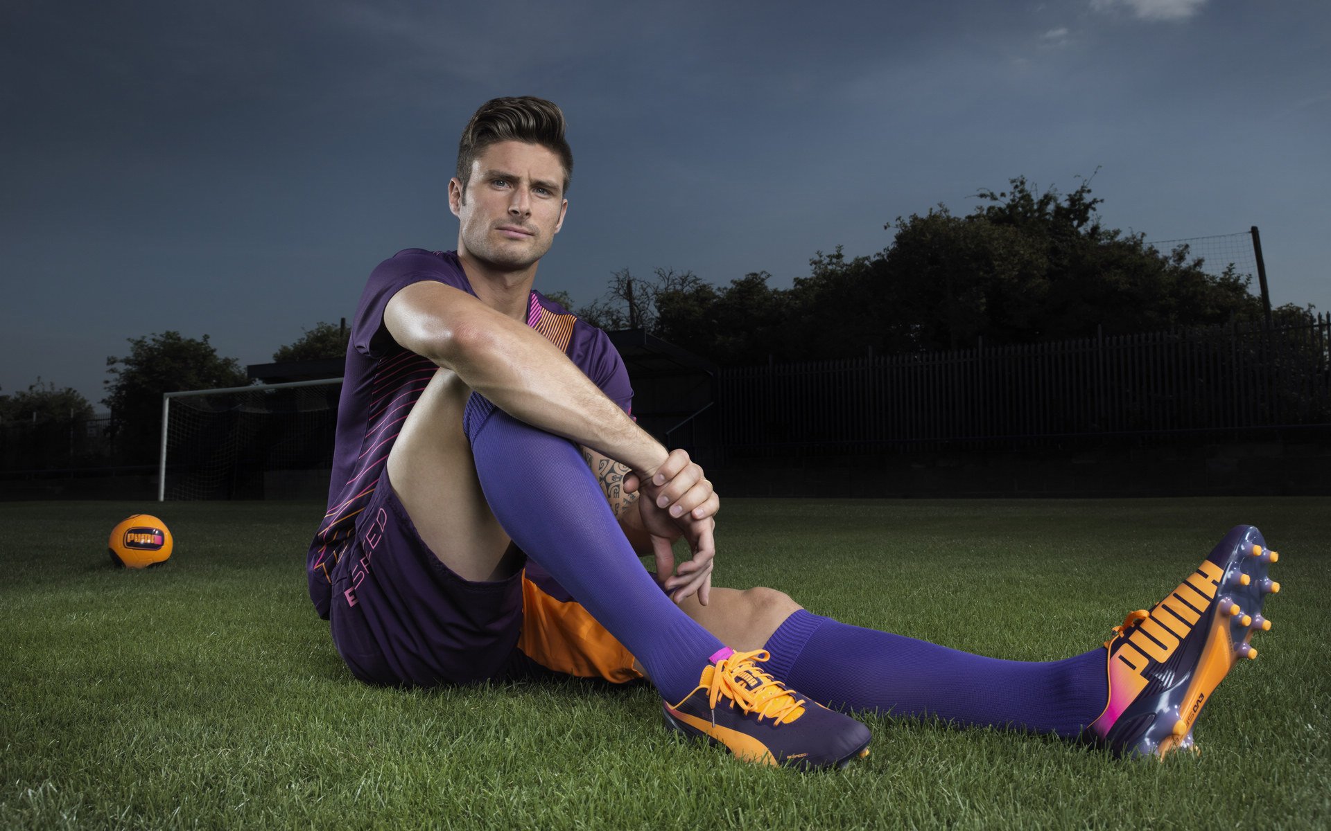 开云综合服务-边路传球向中路内切是否成为进攻主旋律，边路接球